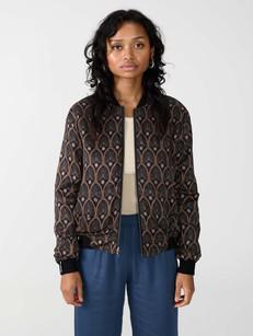 Elsa Wendejacke metropolis/black via Yahmo