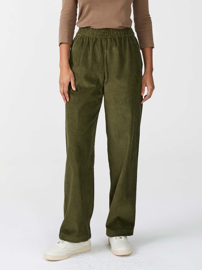 Marta Hose oliv from Yahmo