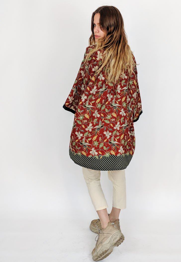 Dancing Bird Kimono Rot from Malimo Dancing Bird Kimono Rot from Malimo