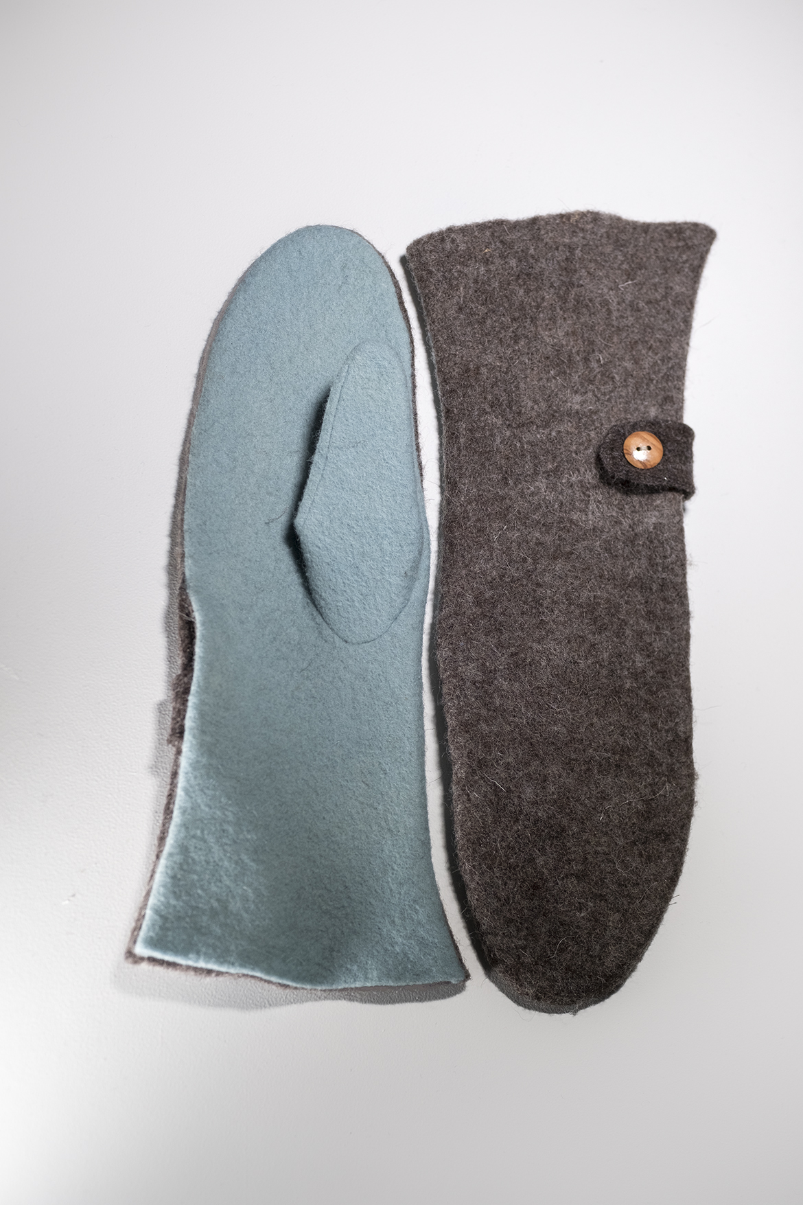 Long woolen mittens | natural brown & baby blue from Pepavana Long woolen mittens | natural brown & baby blue from Pepavana