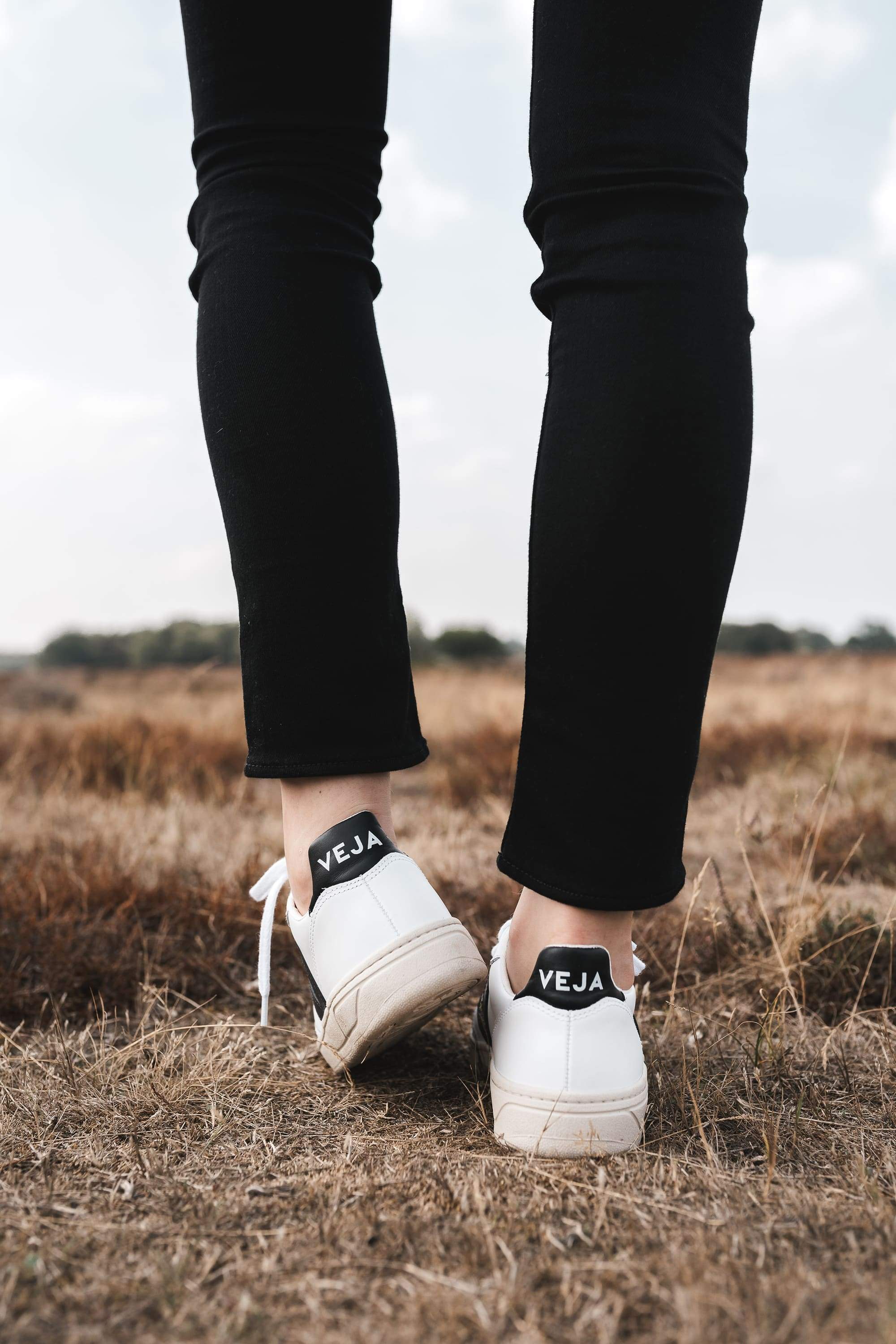 V-10 sneaker extra white black from thegreenlabels V-10 sneaker extra white black from thegreenlabels